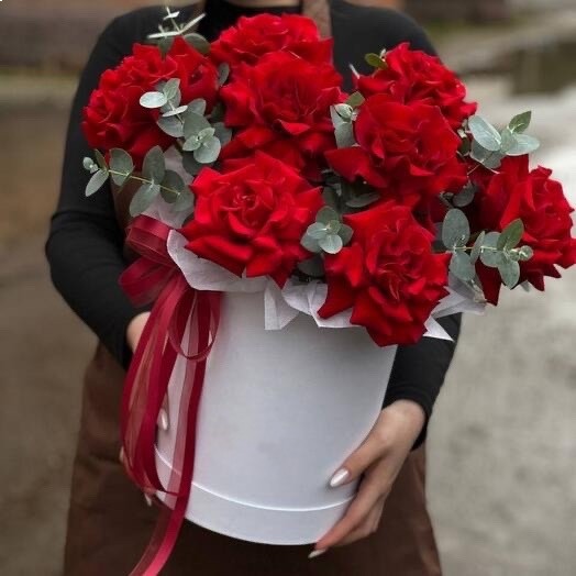 Букет цветов "Шляпная коробка Ин ред" Букет цветов "Шляпная коробка Ин ред"